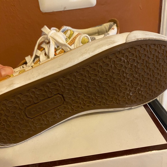 Sneakers - Picture 2 of 4